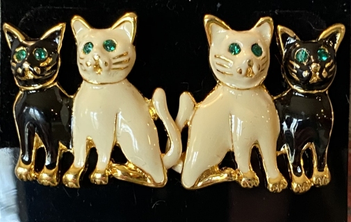 Jewelry - Fashion EARCat1 Enamel Covered Cat Pin Brooch with Green Crystal Eyes Gold Tone Feet