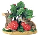 Charming Tails 84125 Sometimes Love Is Berry Shy