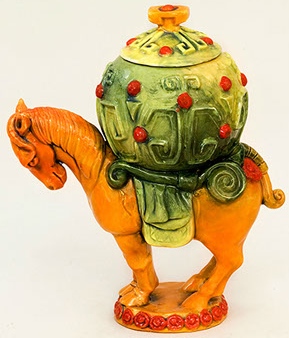 DaNisha Sculpture M013 Dynasty Horse with Lid