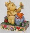 Jim Shore Disney 4016589 Classic Pooh and Butterfly