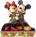 Disney Traditions by Jim Shore 4057937 Mickey and Minnie Wrapped in Quilt