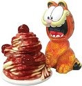 Garfield 15294 Garfield Eating Spaghetti Salt and Pepper Shakers