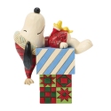 Jim Shore Peanuts 6018683N Snoopy and Woodstock Asleep On Gifts Figurine