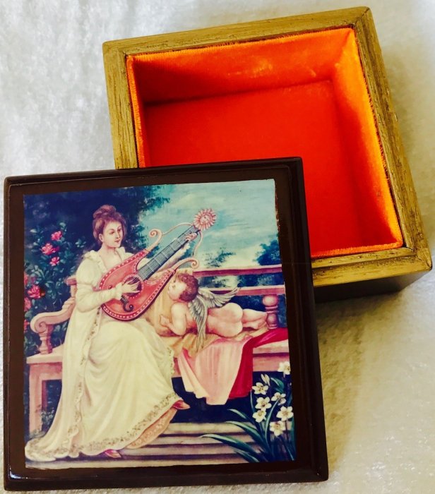Kubla Crafts Capiz 0434-N Lady & Lute Lacquer Box