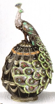 Kubla Crafts Bejeweled Enamel KUB 3913 Peacock on Egg Box