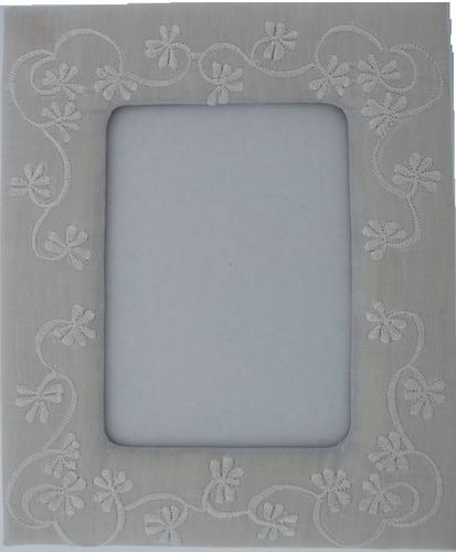 Kubla Crafts Soft Sculpture KUBSFT 8552 Embroidered White Photo Frame Picture