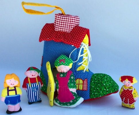 Kubla Crafts Soft Sculpture 8965 Old Woman in a Shoe Playhouse