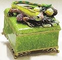 Kubla Crafts Bejeweled Enamel 3768 Jeweled Enamel Lizard on Box
