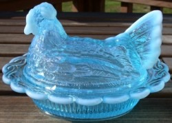 Mosser Glass 128AquaOpal Hen on Nest 5.5 Inch 128 Aqua Opal