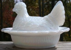 Mosser Glass 128Pearl Hen on Nest 5.5 Inch 128 Pearl