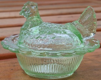 Mosser Glass 230AppleGreen Hen on Nest 3 Inch Salt 230 Apple Green