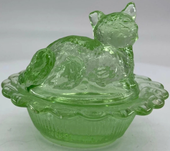 Mosser Glass 235AppleGreen Cat on Basket 235 Apple Green