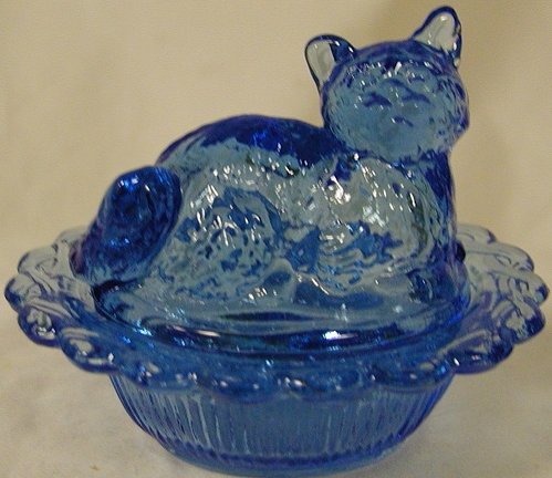 Mosser Glass 235ColonialBlue Cat on Basket 235 Colonial Blue
