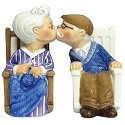 Mwah 93910 Couple Salt and Pepper Shakers