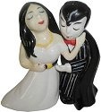 Mwah 94502 Vampire Kisses Salt and Pepper Shakers