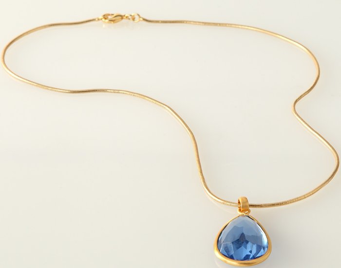 OTM Fashion Jewelry 4032773 Sapphire Glass and Brass 18' Goldtone Necklace