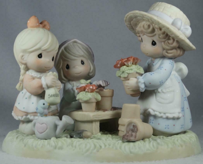 Precious Moments 101548 Planting The Seeds Of Love Figurine