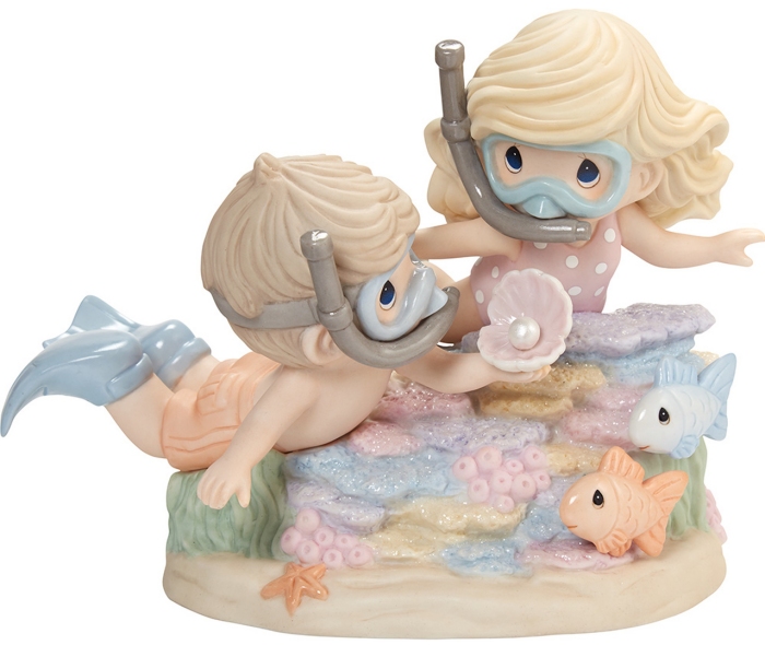 Precious Moments 202010 Ltd Ed Snorkeling Couple Holding a Clam Shell in the Sea Figurine