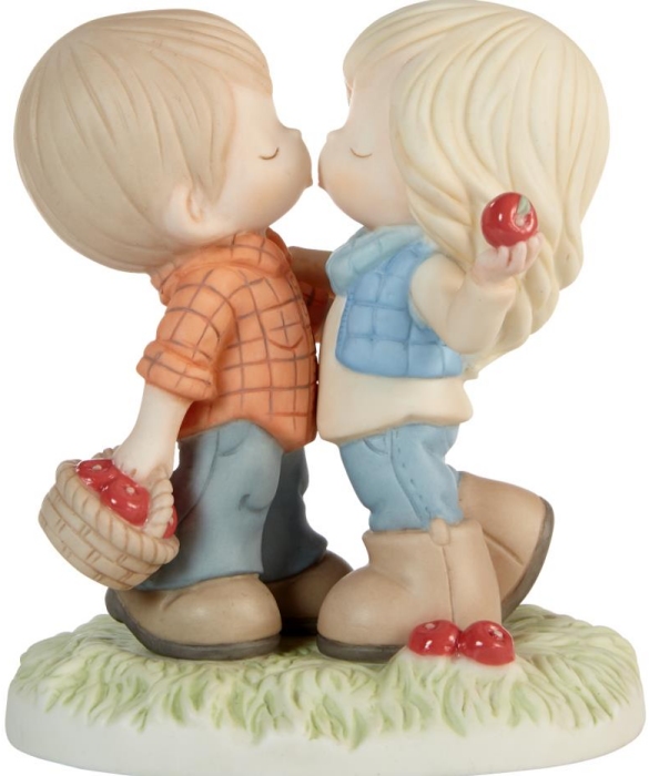 Precious Moments 211021 Couple With Bushel Of Apples Figurine