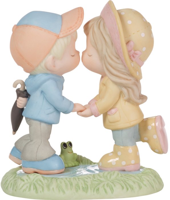 Precious Moments 223002 Couple Kissing In The Rain Figurine