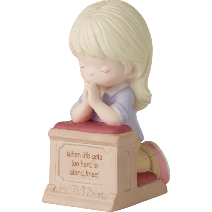 Precious Moments 223006 Blond Girl Kneeling In Prayer Figurine