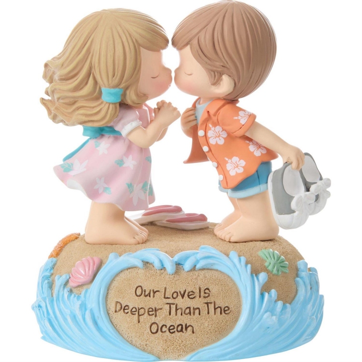 Precious Moments 252111 Couple Kissing On Beach Musical