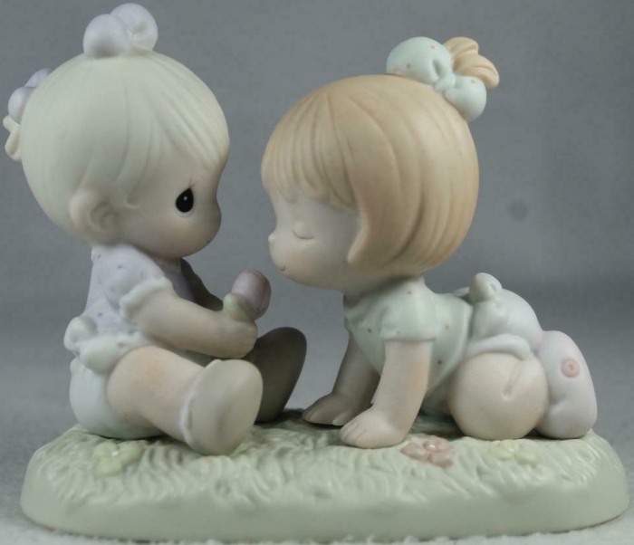 Precious Moments 272422i 2 Baby Girls Playing Figurine 