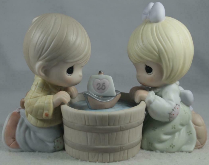 Precious Moments 635290 Friendships Are Unsinkable Figurine