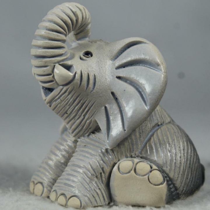 Artesania Rinconada 139B Elephant Figurine