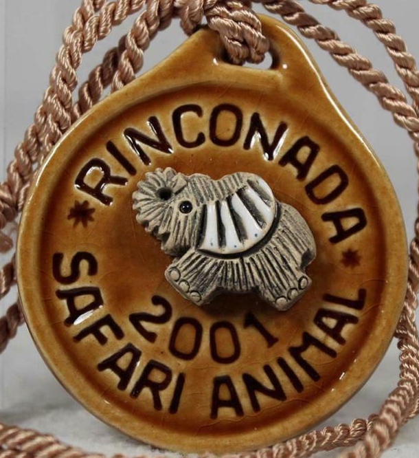 Artesania Rinconada 2001SafarAnmalElephantBrown Rare Elephant Medallion 2001 Safari Animal Brown