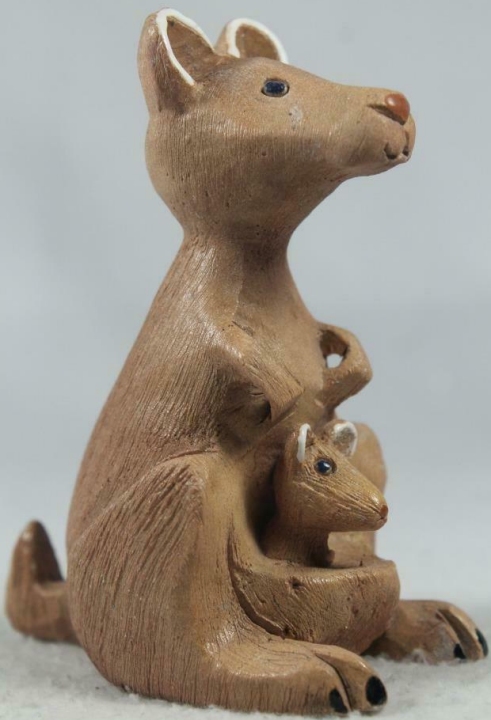 Artesania Rinconada 4 Kangaroo with Baby Adult Figurine