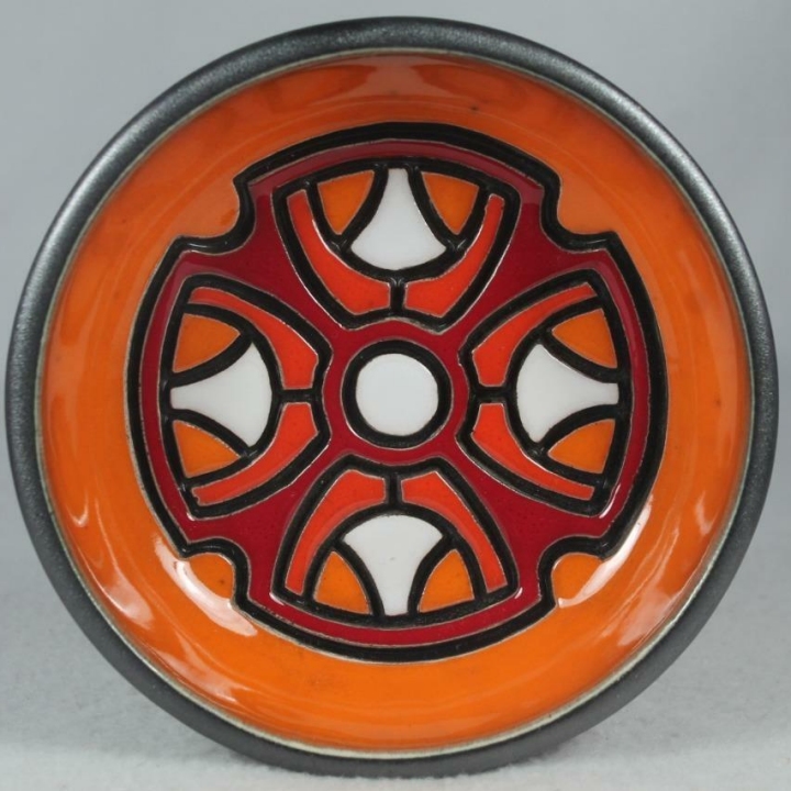 Artesania Rinconada DR303-A5 Red Orange White Design Round Plate